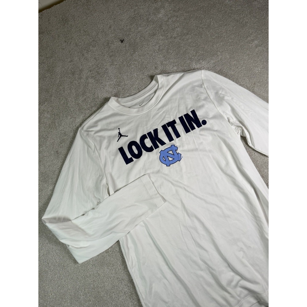 NWT Nike Air Jordan NCAA UNC Tarheels White LS Training Shirt Men's Size L Euc